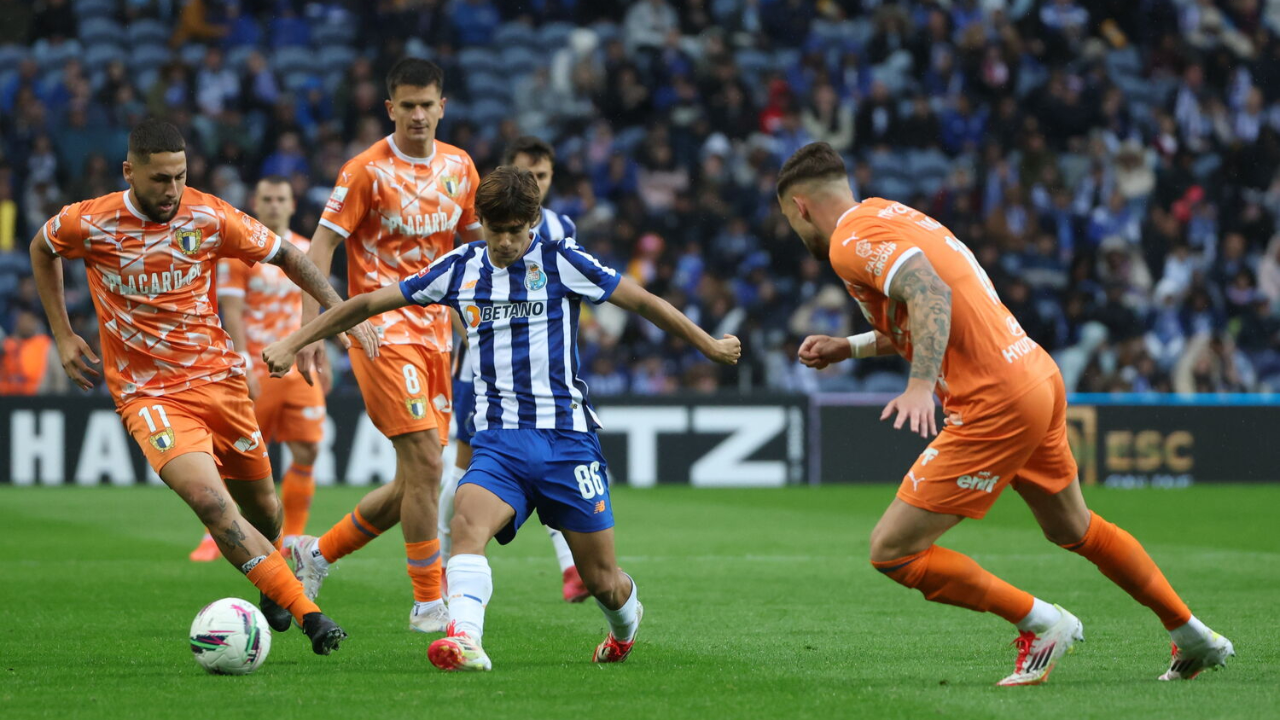 米兰app下载 -包含葡超赛程吃紧，西汉姆关键时刻复出首秀，质疑声仍在，医务组通报恢复的词条