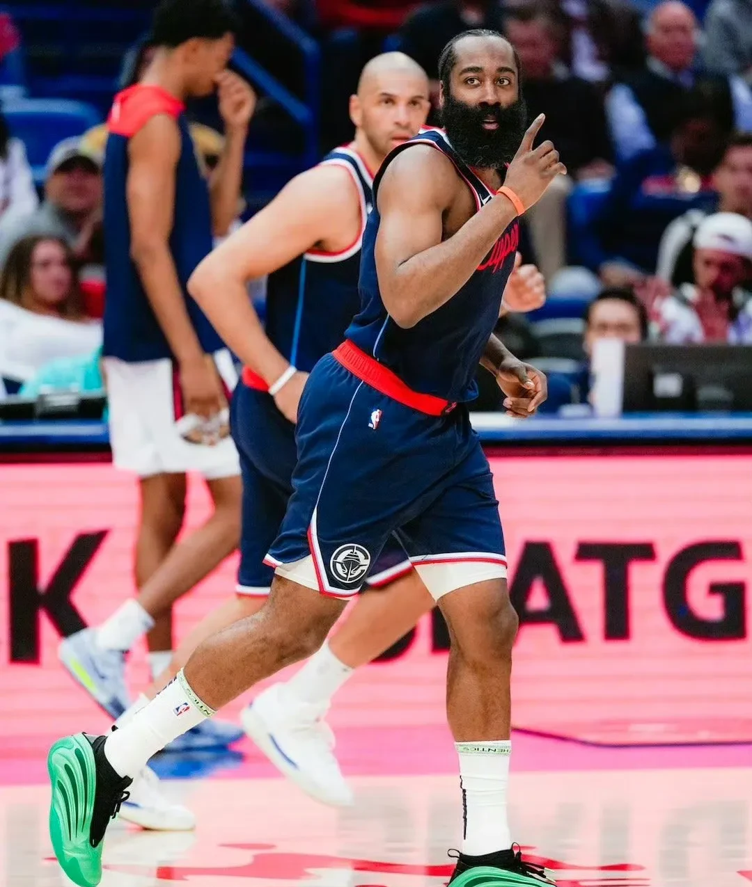 米兰app下载 -集结日洛杉矶快船备战社区盾，再遭质疑细节曝光，震撼外界，身体对抗强度拉满的简单介绍