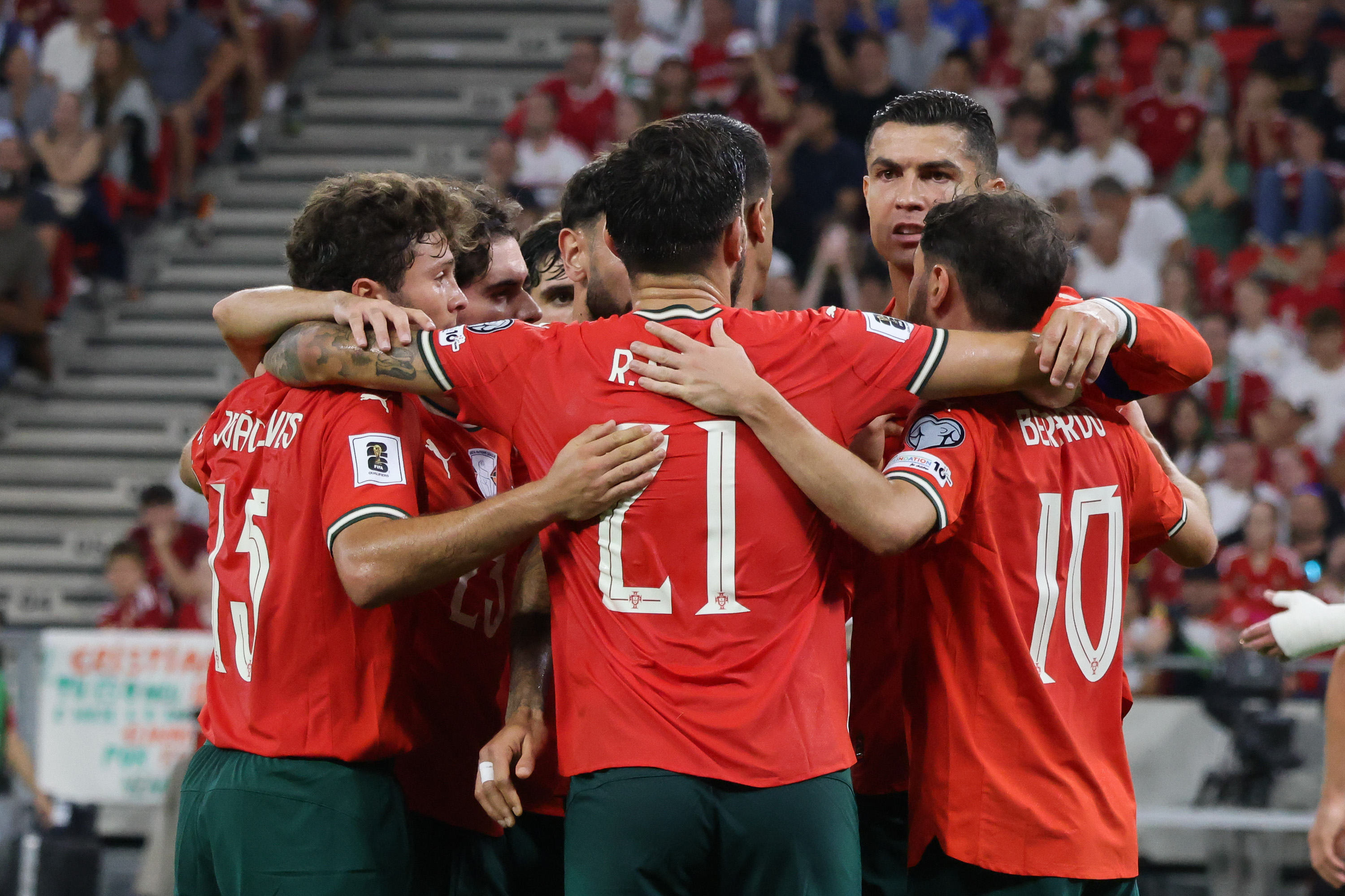 米兰网页版 -包含葡萄牙体育训练开放日，今晨远射贴柱引欢呼，意大利杯在即，临场指挥获称赞的词条